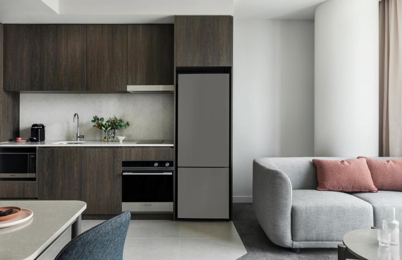 オークウッド プレミア メルボルンアパートホテル エクステリア 写真 A bottom freezer refrigerator