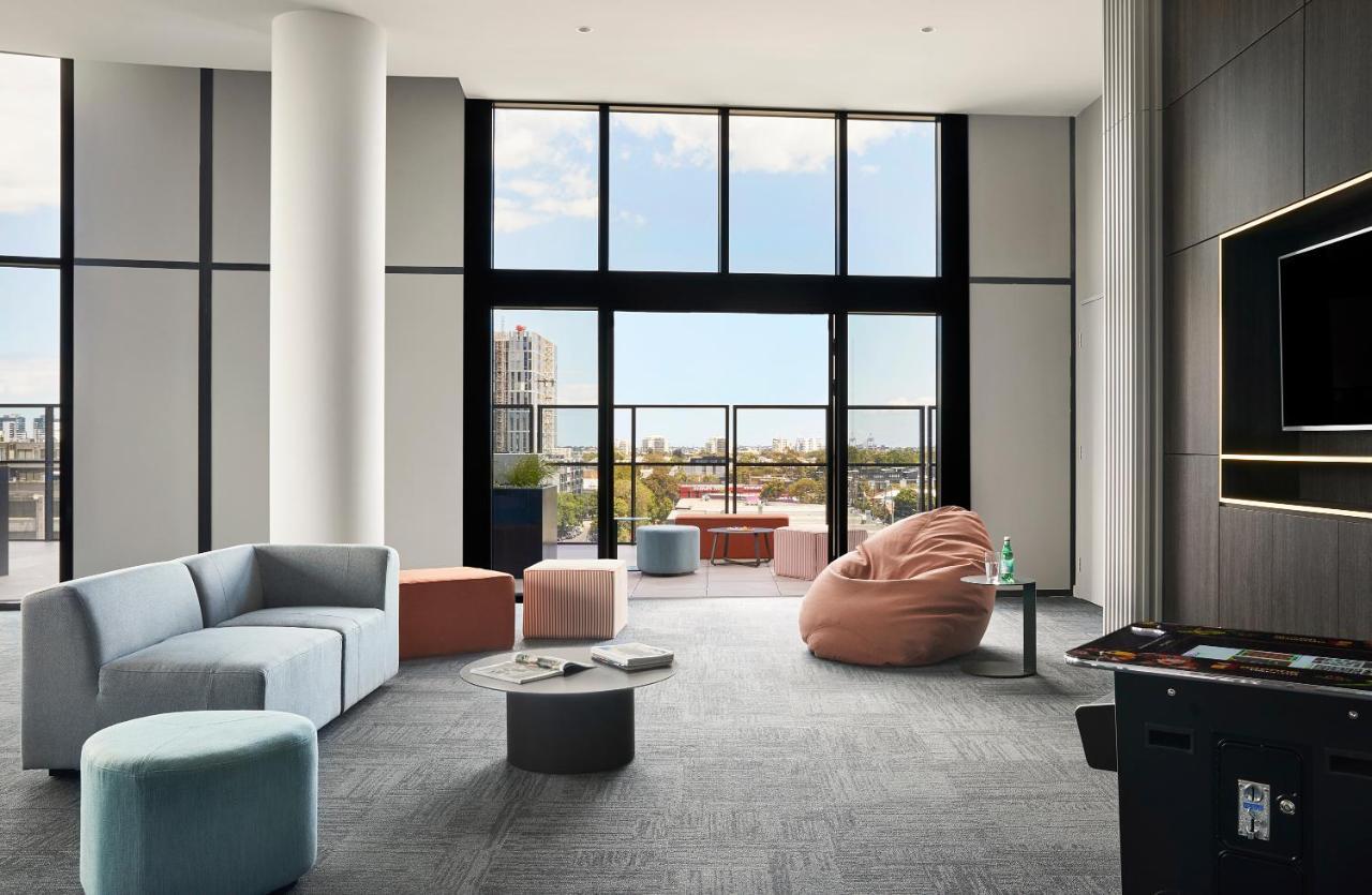 オークウッド プレミア メルボルンアパートホテル エクステリア 写真 The common room at the new residence hall