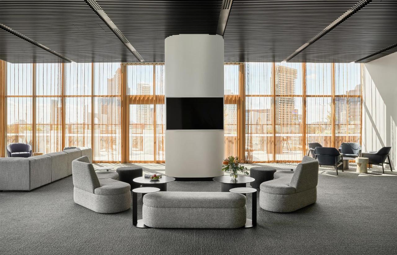 オークウッド プレミア メルボルンアパートホテル エクステリア 写真 The 360° Lounge at the top of the tower
